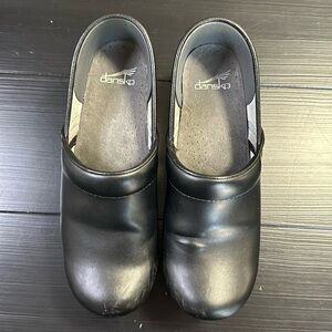Dansko Black Clogs Shoes size 39 or 8.5 in US